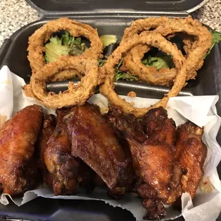 Onion rings and wings with banging sauce (sweet and spicy)