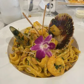 Fetuccini en Salsa de Mariscos