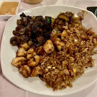 Hibachi shrimp, fried rice, mushroom, onions and zucchini.  Yum yum sauce in the side but we asked for extra!