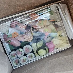 Omakase 10 piece with roll