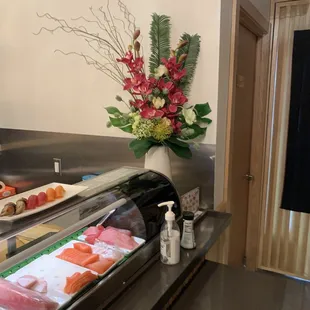 sushi and sashimi, interior