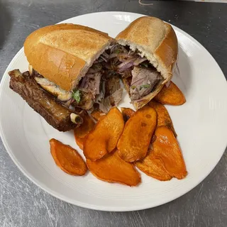 Pan con Chicharron
