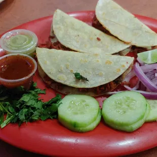 3 Quesadilla tacos de Al Pastor.