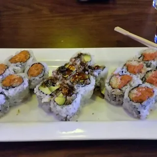 Spicy Crunchy Salmon Roll