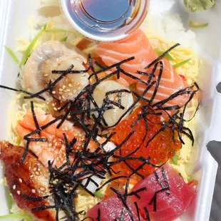 Ajishin Chirashi ($16) - Shrimp ,Salmon ,Tuna, Unagi, Cooked Scallop, Ikura