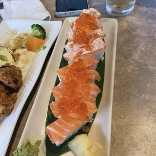 Salmon nigiri