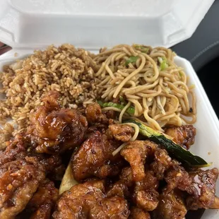 General Tso&apos;s Chicken Combo