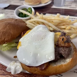 Bacon cheese burger with egg