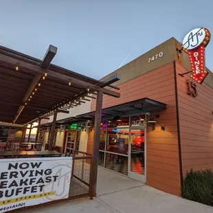 the outside of the restaurant