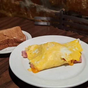 Ham &amp; cheese omelette