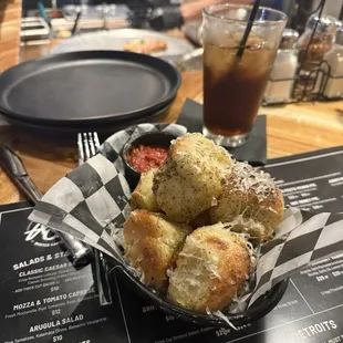 Garlic Nots