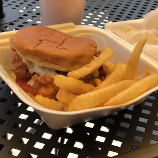 Southern Chicken Sandwich w/Bacon, lettuce &amp; Tomatoes