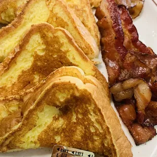 a plate of french toast and bacon