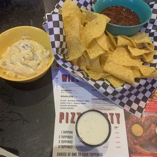Chips/salsa Queso