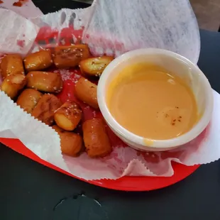 Pretzels and cheese