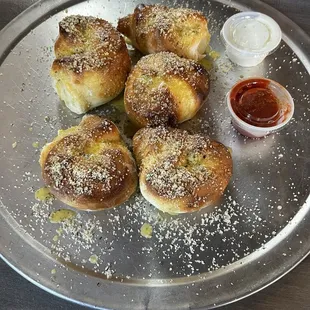 Garlic knots