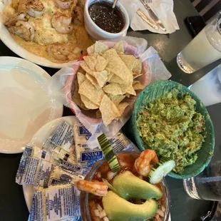 Guacamole molcajete, pollo en salsa with shrimp and shrimp campeche.