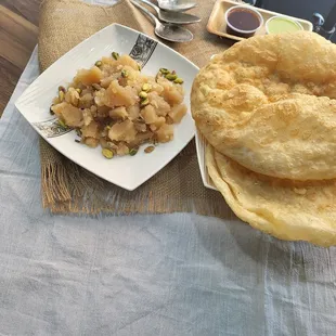 Halwa puri