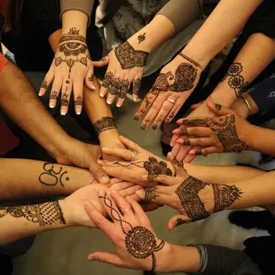 Amninder&apos;s Henna at 50th bday party--the girls!