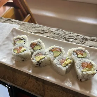 Salmon Avocado Maki Roll
