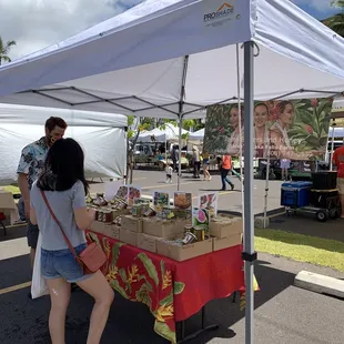 Here's their food stall at the Kaka'ako Farmers Market