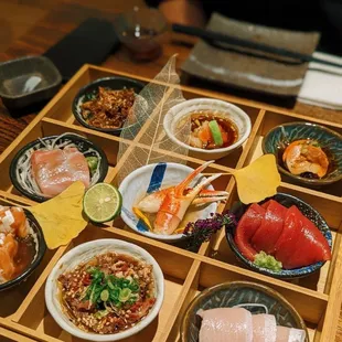 Omakase kaisen box sashimi