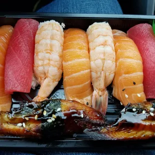 9psc sushi so good.