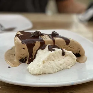 Coffee ice cream pie