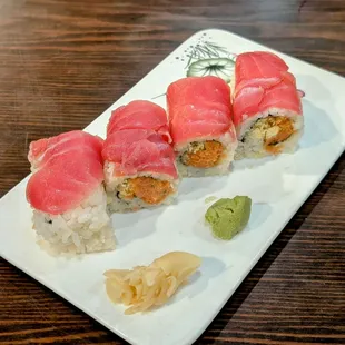 Ruby roll - Spicy crunchy tuna topped w/tuna