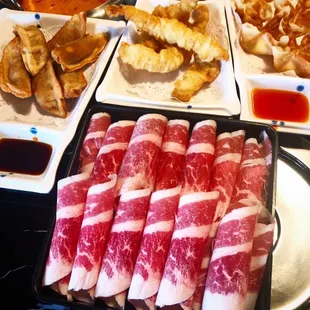 Chicken potstickers, cheese wontons, shrimp tempura... a lot more crispy side + Wagyu beef ! Yummy!