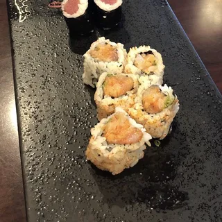 Spicy Yellowtail Roll (6pcs)