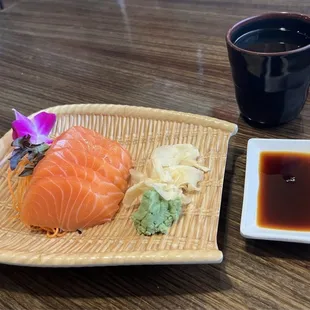 Salmon nigiri