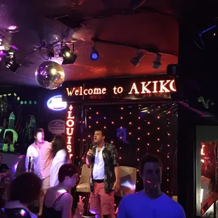 Bowm bow I'm Dee-EE-eeerek and I can sing hiiiiiiiigghhh like thiiiiii-IIII-iiisss