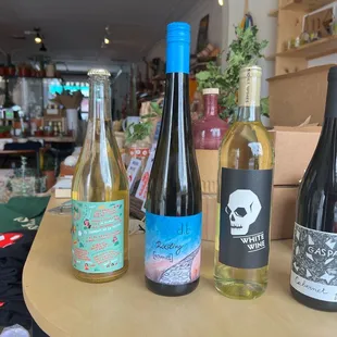 Natural wines! You can drink there!