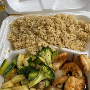 Shrimp hibachi lunch with salad on side