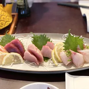 Sashimi Dinner (included rice, salad and soup)