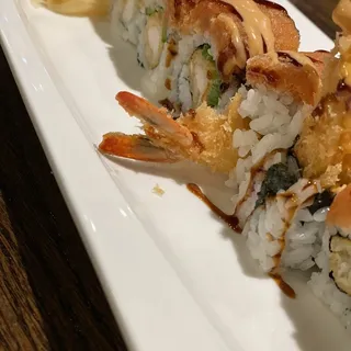 CRUNCHY SPICY SHRIMP ROLL