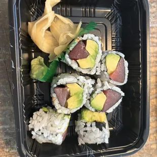 Tuna avocado roll