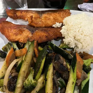 Hibachi Salmon with rice and veggies