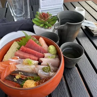 Sashimi rice bowl