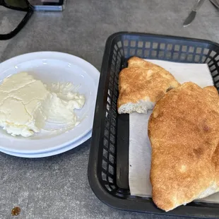 Kemar is amazing so is the homemade samoon bread