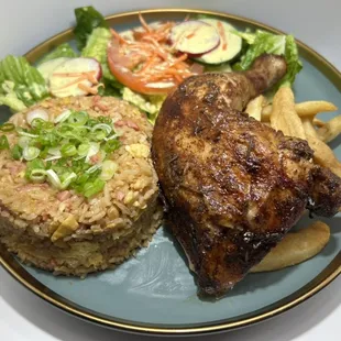Combo Chaufa (quarter chicken, salad, french fries and fries rice)
