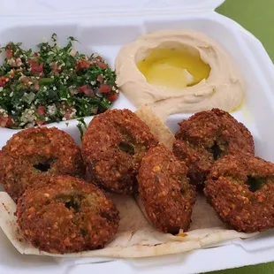 Truly amazing falafel and distinctively tasty hummus