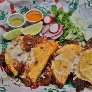 Choriquesos and pastor con queso