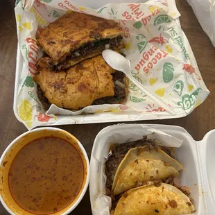 Consome , Torta de birria, Taco birria individual