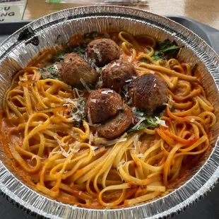 Linguini with rose sauce, spinach, garlic, chili flakes, &amp; meatball IG: @bobabitchess