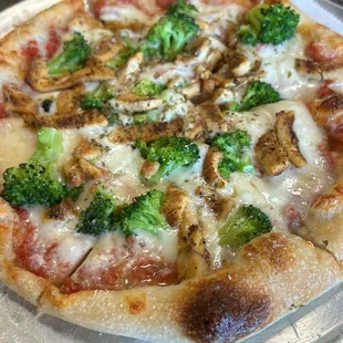 Chicken and broccoli pizza