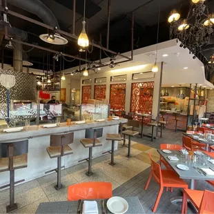 Main dining room with oven. Smart decor.