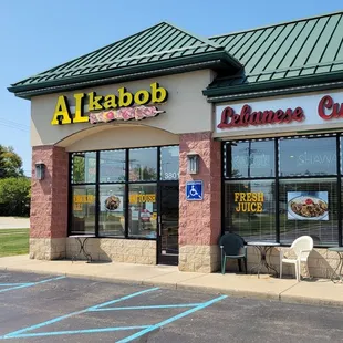 Corner unit, plenty of parking off of Mound Rd.