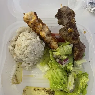 And this is they gave us as combination plate. No gyro, no kafta kebab. Only chicken and beef kabab.